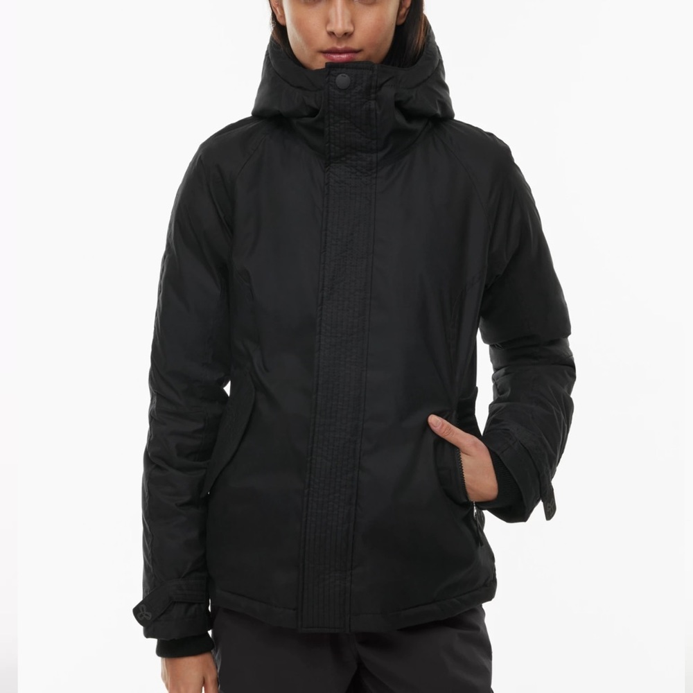 Aritzia TNA Summit Parka Short